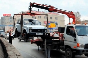 Эвакуатор у метро Новослободская фото