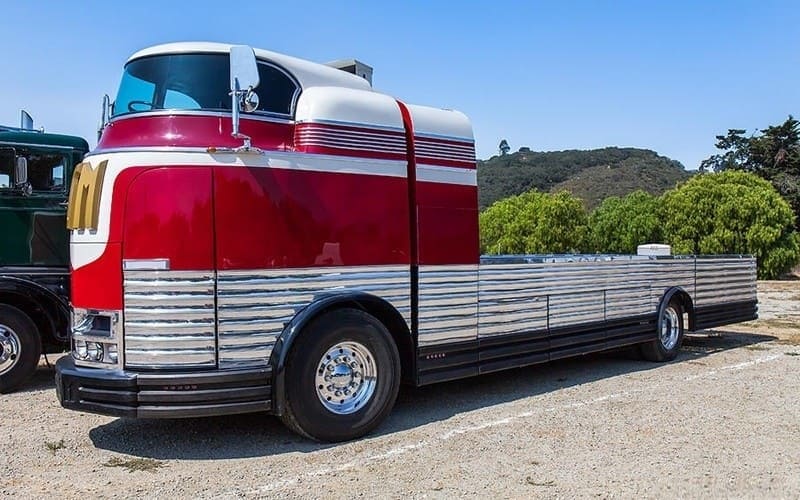Эвакуатор автобус GM Futurliner фото